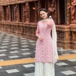 Priyanka KD Instagram - जब मुझे यकीन है के महादेव मेरे साथ है , तो इस से कोई फर्क नही पड़ता कौन मेरे ख़िलाफ़ है! 🙏🏻 #harharmahadev #purijagannath #jagannath #jagannathtemple #hyderabad #banjarahills #mahadev #priyankakholgade Puri Jagannath Temple,hyderabad