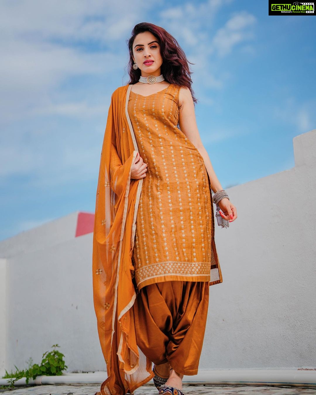 Priyanka KD Instagram - ख्वाहिश नहीं है की हर कोई तारीफ़ करे , लेकिन क़ोशिश यही है की कोई गलत न कहे !! #priyankakholgade #instagood #instagram #instadaily #photography #photooftheday #pictures #picoftheday #dresses #punjabi #mumbai #maharashtra