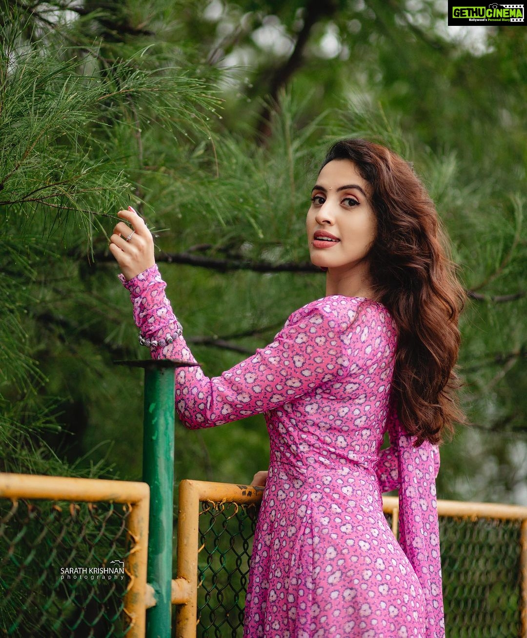 Priyanka KD Instagram - ये मुस्कान ही है, जो सादगी बन जाती हैं ! वरना लफ़्यों के फ़रेब, कहाँ समझ आते हैं ! 📸: @sarathkrishnanks #priyankakholgade #instagood #instadaily #instagram #photography #photooftheday #pictures #picoftheday #traditional #indianwear #pink #love #life #style #smile #happy