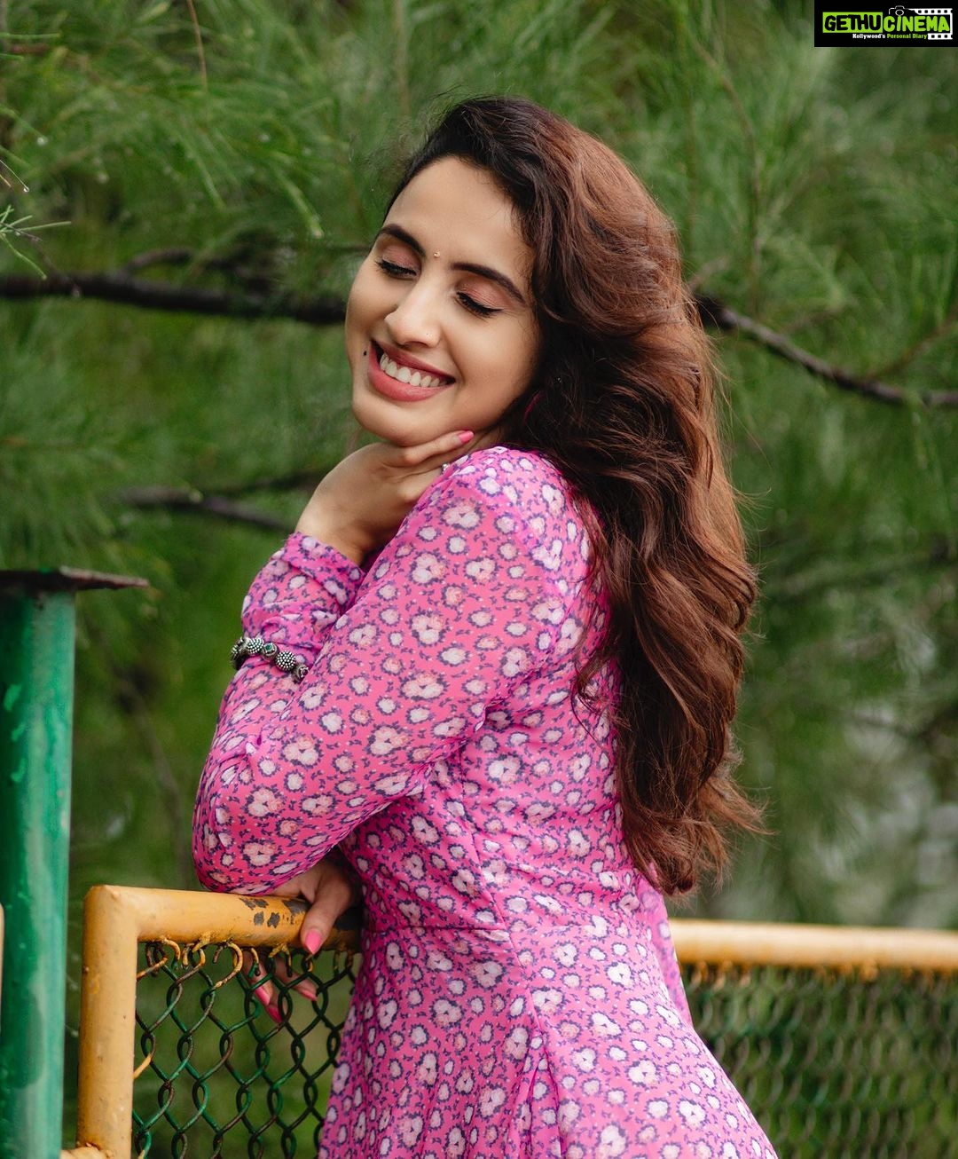 Priyanka KD Instagram - ये मुस्कान ही है, जो सादगी बन जाती हैं ! वरना लफ़्यों के फ़रेब, कहाँ समझ आते हैं ! 📸: @sarathkrishnanks #priyankakholgade #instagood #instadaily #instagram #photography #photooftheday #pictures #picoftheday #traditional #indianwear #pink #love #life #style #smile #happy