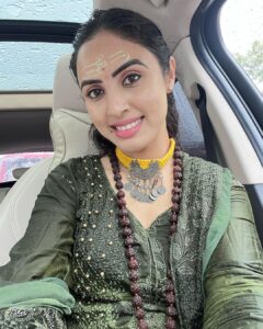Priyanka KD Instagram - Pehla Somvar bolo Har Har Mahadev 🙏🏻 ॐ नमःशिवाय #ॐ_नमः_शिवाय #harharmahadev #mahadev #jyotirling #nashik #mahadev #priyankakholgade #priyankakd #maharashtra #mumbai #puna #dev #devokedevmahadev #hindutemple श्री त्रयंबकेश्वर महादेव मन्दिर, त्रयम्बकेश्वर