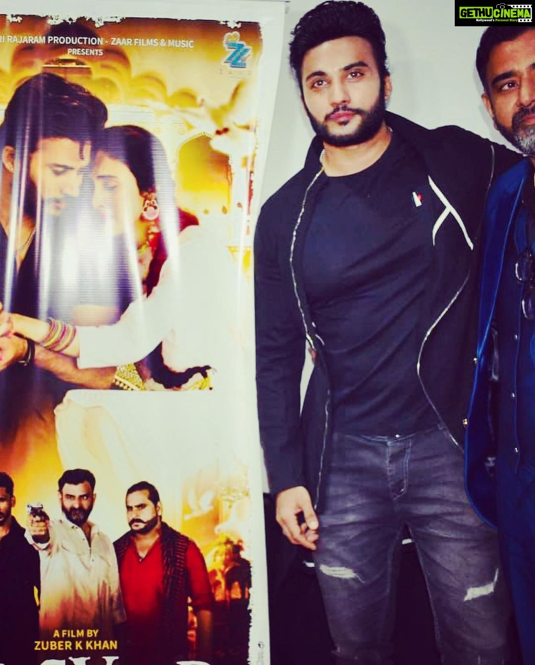 Priyanka KD Instagram - Story of love,Relation & Sacrifice … “Press conference for TASVEER ” !!full song coming this week !! TASVEER❤️ New song 🎵 WRITTEN & DIRECTED BY : @zuberkkhan ZUBER K KHAN Song : TASVEER 🌌💓 Singer : RASHID HUSSAIN @officialrashid_h Music: AFSHAL SADANI @affumusic Cast : ZUBER K KHAN @zuberkkhan , PRIYANKA KD @iam_priyanka_kd YOGESH PANDIT @pandityogesh62 Lyricist : NADYSTA and AFfuMusic Production : SAVITRI RAJA RAM PRODUCTION with ZAAR FILMS & Music @z.a.a.r_films Editor : SAIYAM GHAI @saiyam_ghai_ D.o.P : Ritesh @riteshcinematographer COLORIST: ANKIT DUBEY(ICG) @ankit0087 Costumes : SHARVIN & ARTI DUBEY Additional cast : SHAHZAD A. KHAN @casting.shahzad @dilkash.shaikh.39 DILKASH SHAIKH, NOOPUR SINGH @noopurssofficial_11 Casting : AFAQ & SHAHZAD @casting.shahzad Assistant Director : @_thelastprince . . . . @z.a.a.r_films @pandityogesh62 @casting.shahzad @noopurssofficial_11 @dilkash.shaikh.39 @ankit0087 @iam_priyanka_kd @affumusic @_thelastprince . “Another journey of Actor .director .producer “ . #zaarfilms #savitrirajatamproduction#newsong 🖇️💫 #eiduladha #producer #director #actor #releasingsoon #actorslife🎬 #directorslife🎥 #producerslife🎬🎥 #eat #sleep #shoot #workout #repeat #onemanarmy🔥 #roaring🦁 #entourage 🔥