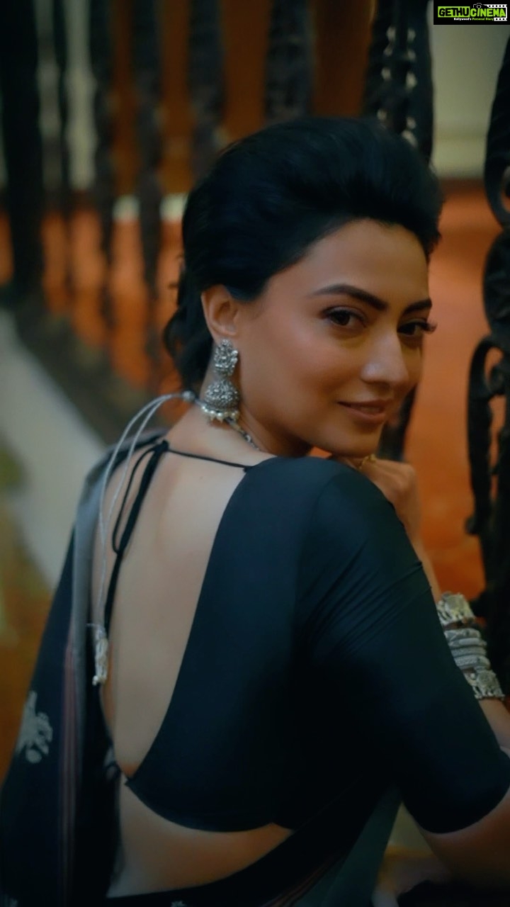 Priyanka Mondal Instagram - All you need is Love ❤️ #bts of @sanandamagazine shoot Mkup @abhijith_chanda Stylist @neelsaha_styled_by_blue Videography @argha_giri Managed @rudrakshprnads The Astor Hotel
