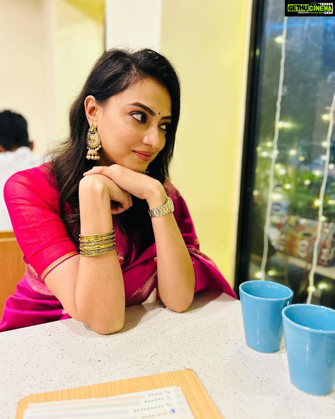 Priyanka Mondal Instagram - মহা নবমীর রাত সবাইকে জানাই শুভ বিজয়া দশমীর আন্তরিক শুভেচ্ছা ও অভিনন্দন 🙏🏻 #pujo2023 Saree from @nallisilksarees