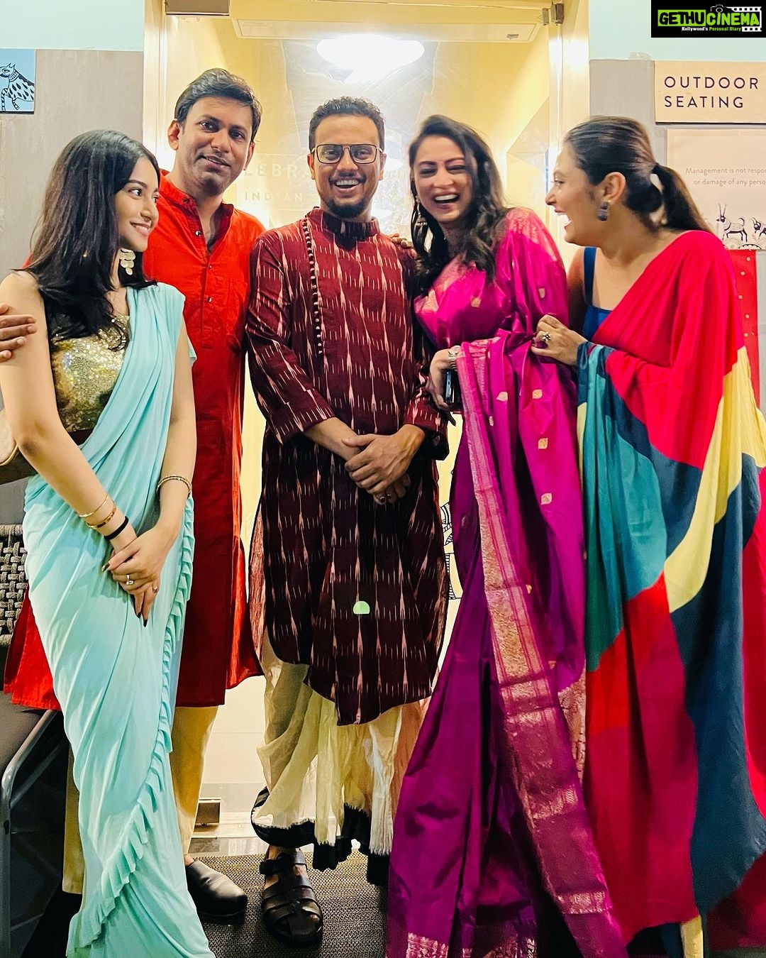 Priyanka Mondal Instagram - মহা নবমীর রাত সবাইকে জানাই শুভ বিজয়া দশমীর আন্তরিক শুভেচ্ছা ও অভিনন্দন 🙏🏻 #pujo2023 Saree from @nallisilksarees
