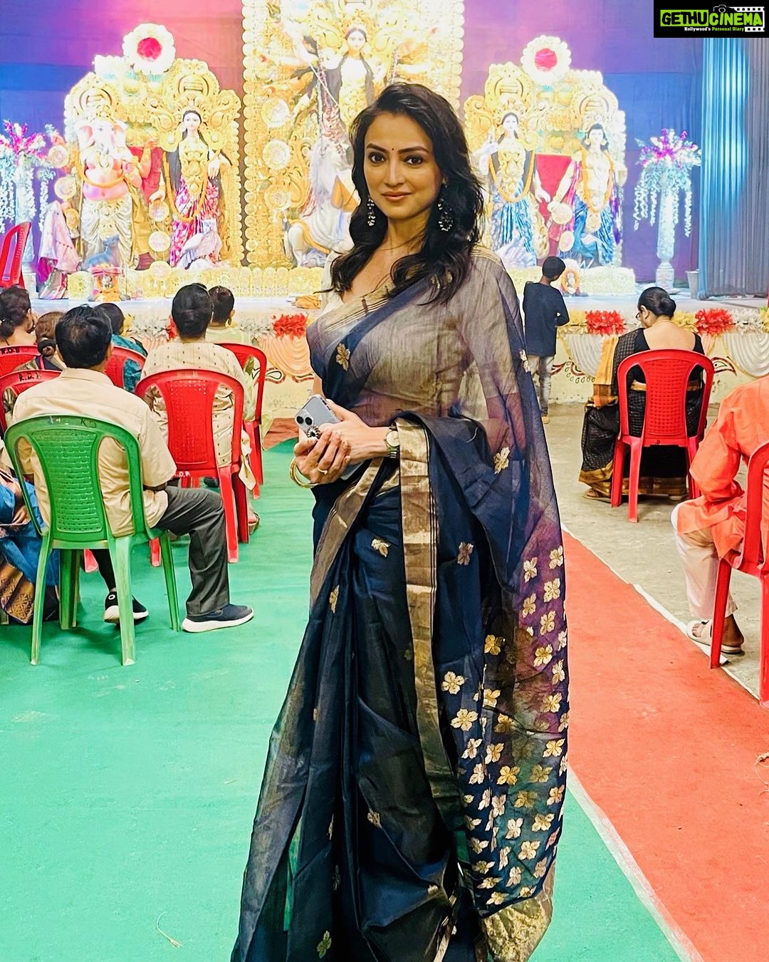 Priyanka Mondal Instagram - শুভ শারদীয়া পুজো ভাল কাটুক সবার Saree from @nallisilksarees