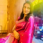 Priyanka Mondal Instagram – মহা নবমীর রাত
সবাইকে জানাই শুভ বিজয়া দশমীর আন্তরিক শুভেচ্ছা ও অভিনন্দন 🙏🏻
#pujo2023
Saree from @nallisilksarees
