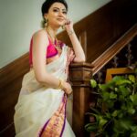 Priyanka Mondal Instagram - একতারাটা গান বেঁধেছে, এক পৃথিবী মন মেঘ জমেছে সিলিং জুড়ে, মিষ্টি অনুরণন ************** #photooftheday #priyankamondalofficial #photogram #instadaily 📸 @argha_giri