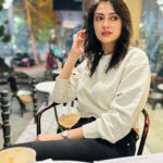 Priyanka Mondal Instagram - NO Those are not candid pictures at all I’m posing actually #pictureoftheday #candidlove #priyankamondalofficial #candid