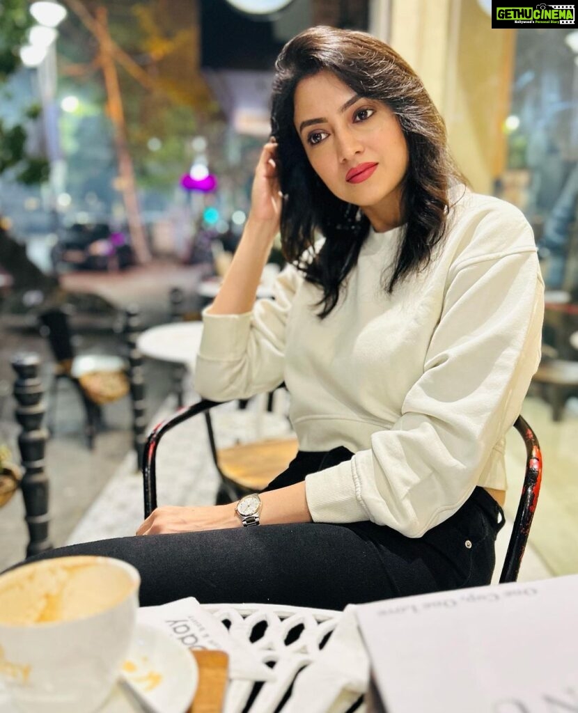 Priyanka Mondal Instagram - NO Those are not candid pictures at all I’m posing actually #pictureoftheday #candidlove #priyankamondalofficial #candid
