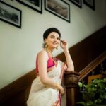 Priyanka Mondal Instagram - একতারাটা গান বেঁধেছে, এক পৃথিবী মন মেঘ জমেছে সিলিং জুড়ে, মিষ্টি অনুরণন ************** #photooftheday #priyankamondalofficial #photogram #instadaily 📸 @argha_giri