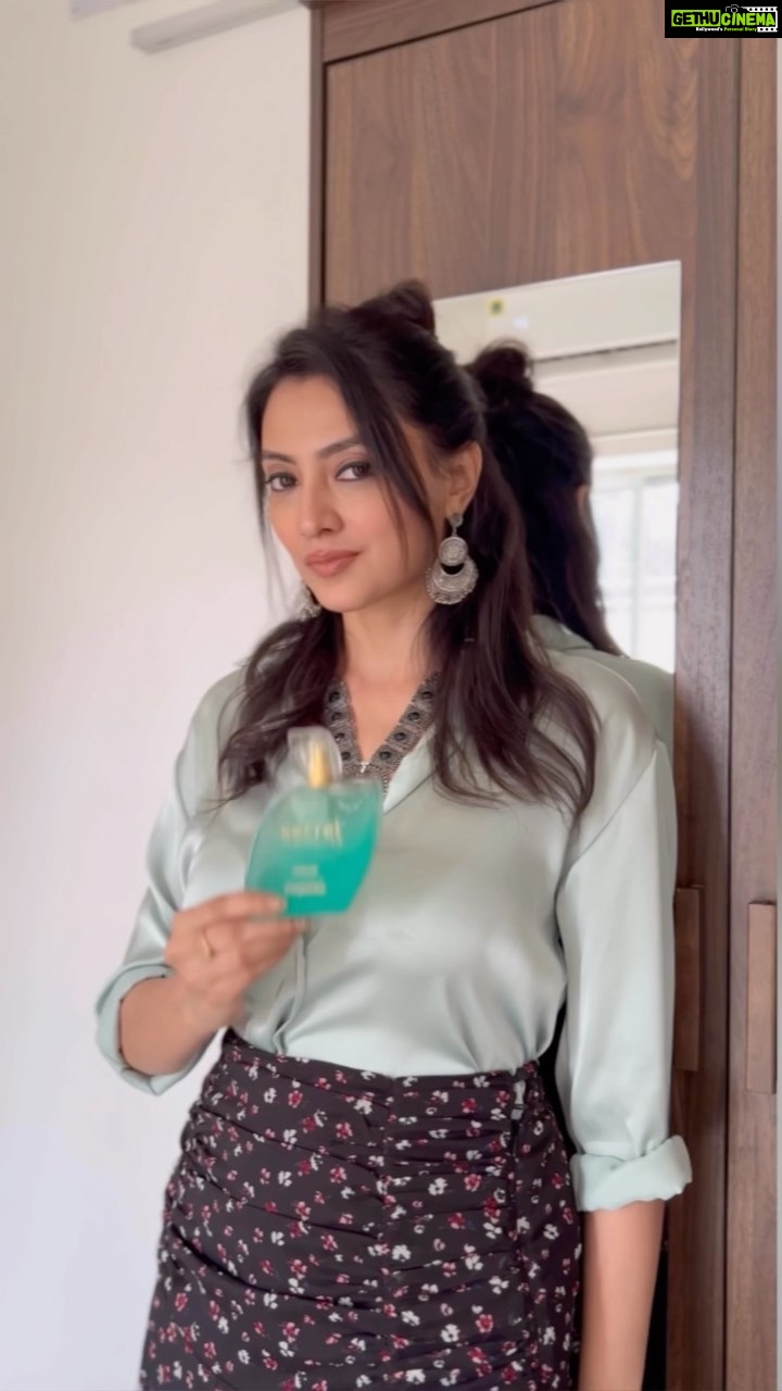 Priyanka Mondal Instagram - Your perfume is your style 💚 #SecretToPujoLook #SecretTemptation #itsasecret #SecretToCompleteLook #PujoSecret #SajorSecret