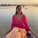 Priyanka Pandit Instagram – इन्द्रियों से मिलने वाला सुख सच्चा नहीं होता हैं, इन्द्रियों का सुख पहले तुमको अमृत की मिठास देगा, लेकिन बाद में तुम्हारा विनाश कर देगा. Mumbai, Maharashtra