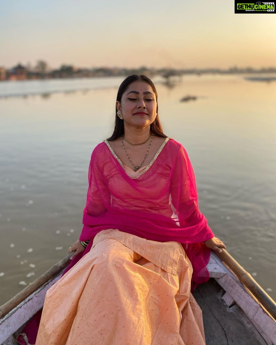 Priyanka Pandit Instagram - इन्द्रियों से मिलने वाला सुख सच्चा नहीं होता हैं, इन्द्रियों का सुख पहले तुमको अमृत की मिठास देगा, लेकिन बाद में तुम्हारा विनाश कर देगा. Mumbai, Maharashtra