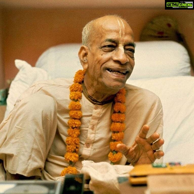 Priyanka Pandit Instagram - Our spiritual master 🥹 thanks for everything ❤️ u r always with us forever ♾️ this spritual journey is incomplete without you 🥰 u r light of our darkness All the glories to srila prabhupada 😍🧿 Mumbai, Maharashtra