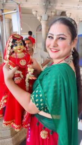Priyanka Pandit Instagram - Kitni sundar radha rani ke darshan huye 😍😍