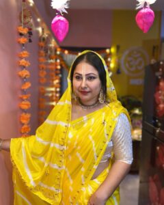 Priyanka Pandit Instagram - Subh dipavali 🥰hari bol
