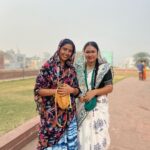 Priyanka Pandit Instagram - प्रिय माताजी 🥰 @thevediccommunity Wese toh likhne ke liye or bolne ke liye bahot kuch he 🥰lekin km shabd main bolungi aap meri fav he 🥰bahot kuch sikhne ko milta he aapse 🥰 shriji ki kripa se aapse milne ka shobhagya prapt hua 🥰 Hari bol 🙏 Mumbai, Maharashtra