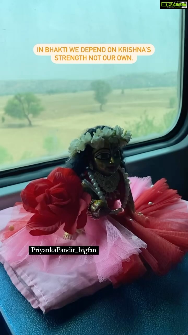 Priyanka Pandit Instagram - Rafta Rafta ๐งก๐ฆ๐ @priyanka_pandit_ @nand_lal_sakha Vrindavan