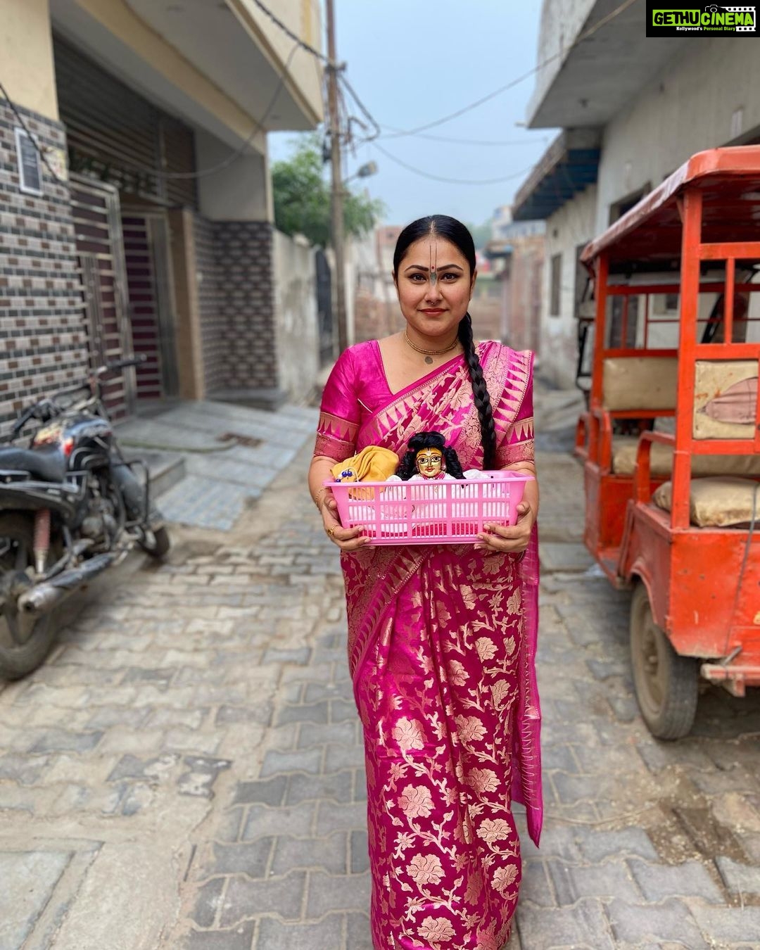 Priyanka Pandit - 3.6K Likes - Vrindavan dham se aap sabhi ko Radhe Radhe