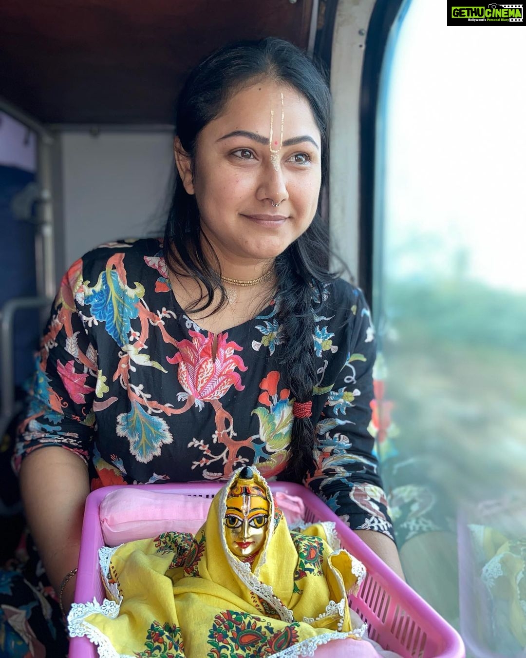 Priyanka Pandit Instagram - On the way to shree Vrindavan dham ЁЯе░ shriji ki kripa bani rahe jai jai shree radhe Vrindavan - рд╡реГрдиреНрджрд╛рд╡рди, UP, India