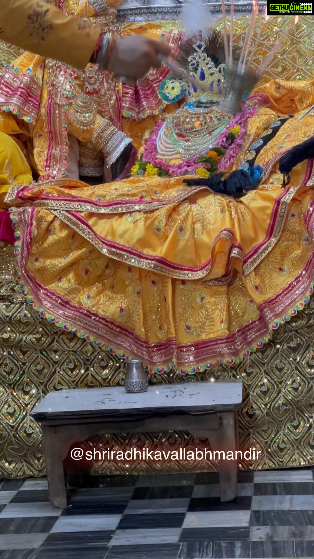 Priyanka Pandit Instagram - 💙𝑅𝐴𝐷𝐻𝐸 𝑅𝐴𝐷𝐻𝐸 💙💝💞 𝑃𝐿𝐸𝐴𝑆𝐸 𝐿𝐼𝐾𝐸 𝐶𝑂𝑀𝑀𝐸𝑁𝑇 𝐴𝑁𝐷 𝑆𝐻𝐴𝑅𝐸 . . . 𝐹𝑂𝐿𝐿𝑂𝑊 @shriradhikavallabhmandir 𝐹𝑂𝑅 𝑀𝑂𝑅𝐸 𝐵𝐸𝐴𝑈𝑇𝐼𝐹𝑈𝐿 𝑉𝑅𝐼𝑁𝐷𝐴𝑉𝐴𝑁 𝐴𝑁𝐷 𝐵𝑅𝐴𝐽 𝐷𝐴𝑅𝑆𝐻𝐴𝑁 💙❤️ . . 𝑉𝐼𝑆𝐼𝑇 👇👇 @shriradhikavallabhmandir @_u_gusaiji_yuvraj . . . . . 𝑉𝑅𝐼𝑁𝐷𝐴𝑉𝐴𝑁 𝐵𝑅𝐼𝐽𝑊𝐴𝑆𝐼❤️💙💞💞💙❤️ . . #shriradhikavallabhmandir #vrindavan #vrindakund #shreejikripa #vrindavandham #barsana #vrindavan #radhekrishna#instagramreels #foryou #foryoupage #reelsviral #reelsinstagram #reels #vrindavandham #vrindavan #barsana #goverdhan#bankeybihari #radhavallabh #radharaman #radheykrishna #radhikavallabhmandir #instagram #instagramreels #reelsviral #reelsinstagram #reels #foryou #foryoupage #trending #trendingreel #vrindavan #vrindavandham #radheradhe #holi #holifestival #shriradhikavallabhmandir