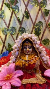 Priyanka Pandit Instagram - Swamini Shree radhe 🥰🧿