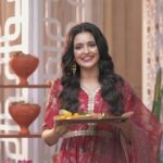 Priyanka Sarkar Instagram - আমার এবং @qwomanindia -র তরফ থেকে সকলে জানাই বিজয়ার আন্তরিক প্রীতি ও শুভেচ্ছা...🙏🏻 #ShubhoBijaya #QWomansPride #EthnicFashion #womensfashion #Trending