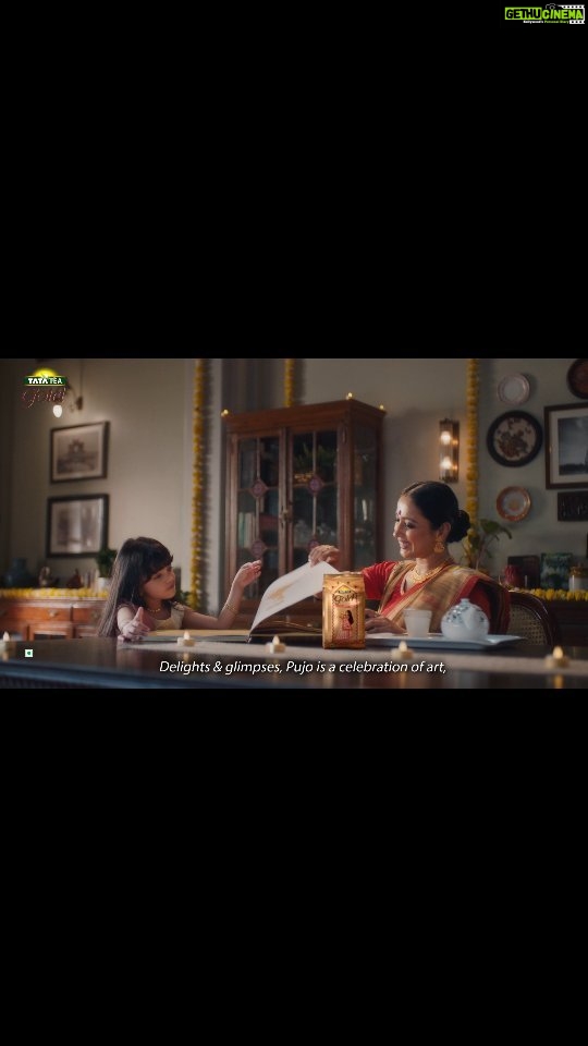Priyanka Sarkar Instagram - Just experienced the most heartwarming Durga Pujo film by @tatatea.gold! This film beautifully captures the true spirit of the festive season, and it deeply resonated with me. As someone who's always enjoyed a hot cup of Tata Tea Gold, I was absolutely thrilled to discover their exclusive festive collection, celebrating the rich cultural heritage of our beloved state.The new Banglar Noksha Pujo packs are an ode to West Bengal's handloom traditions, showcasing beautiful designs like Kantha, Jamdani, Baluchari, Batik, and Garad. Don't miss out on this incredible film to immerse yourself in the Pujo festivities! #TataTeaGold #BanglarNokshaPujo #DurgaPujo #FestivePacks #WestBengal #Ad #Sponsored