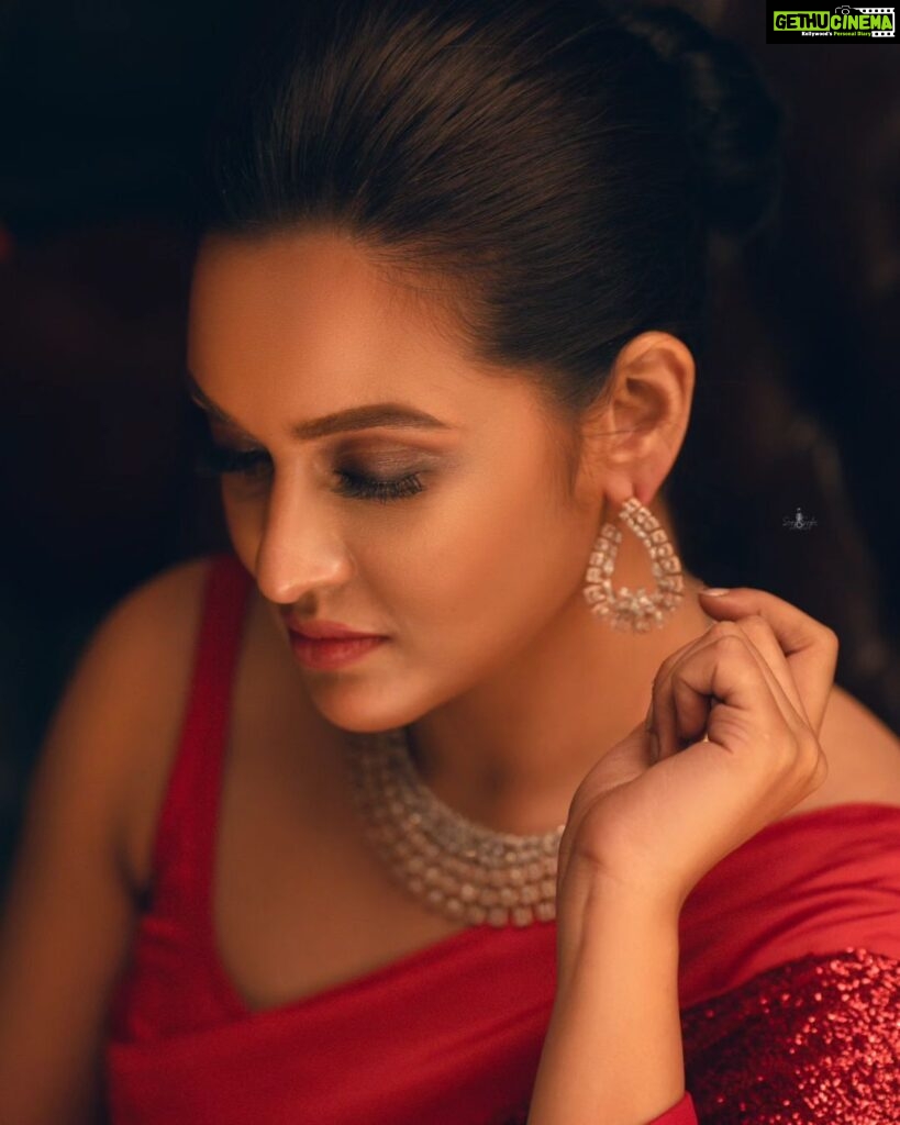 Priyanka Sarkar Instagram - Elevate Your Glamour, Embrace Your Confidence! 💎✨ 'Heer' by @mpj_jewellers_official is more than just jewelry; it's a statement of your inner radiance and unwavering confidence. Sparkle with every step and shine with self-assured elegance. 💍💖 #MPJJewellers #HeerCollection #DiamondGlamour