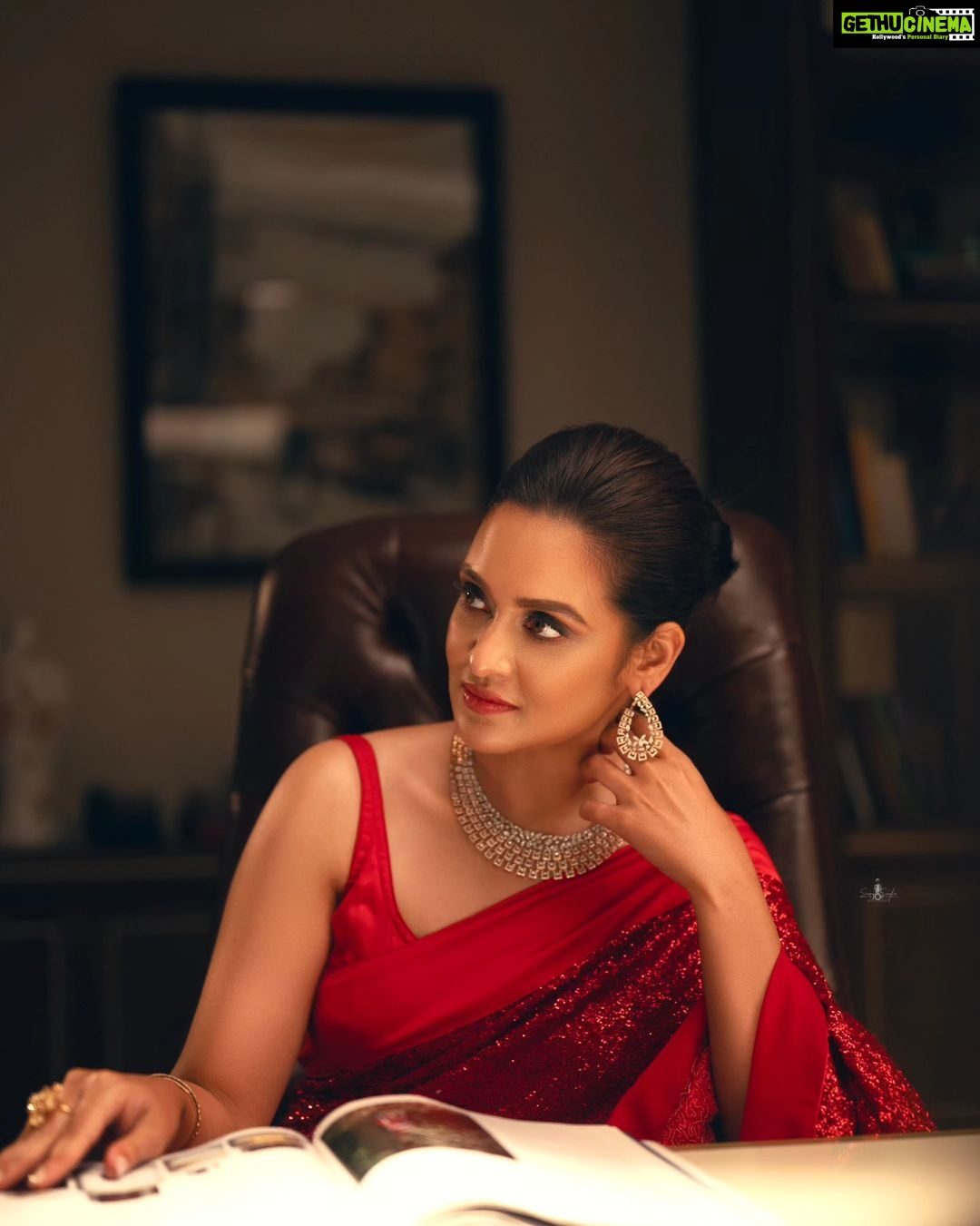 Priyanka Sarkar Instagram - Elevate Your Glamour, Embrace Your Confidence! šāØ 'Heer' by @mpj_jewellers_official is more than just jewelry; it's a statement of your inner radiance and unwavering confidence. Sparkle with every step and shine with self-assured elegance. šš #MPJJewellers #HeerCollection #DiamondGlamour