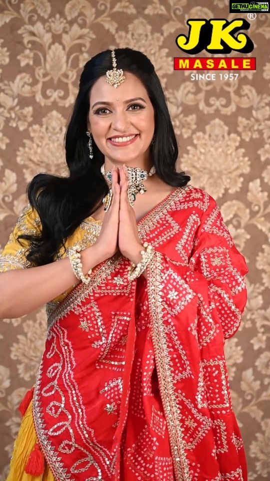 Priyanka Sarkar Instagram - With the gleam of diyas and the echo of the chants, may happiness and contentment fill your life ! Wishing you a very happy and prosperous Diwali! . . #jkspices #jkmasale #jkflavours #tyohaar #diwalifestival #diwalifestive #diwali #diwalicelebration #diwalivibes #happydiwali #diwali2023 #diwalipakwan #diwaliflavours #reels #reelsindia #trendingreels #viralreels