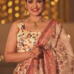 Priyanka Sarkar Instagram - This festive season celebrate your tradition, with no boundaries. Wishing you a very happy Diwali on behalf of me & @qwomanindia ✨🪔 #HappyDiwali #QWomansPride #TraditionalWear #EthnicWear