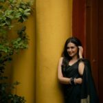 Priyanka Sarkar Instagram - Moods... @ami_baundule @makeupbybithikabenia @moumitasani @bhaskar5100 @abhireporting #KolkataClassic ...