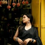 Priyanka Sarkar Instagram - @ami_baundule @makeupbybithikabenia @moumitasani @bhaskar5100 @abhireporting #KolkataClassic ...