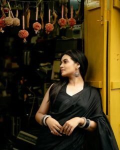 Priyanka Sarkar Instagram - @ami_baundule 

@makeupbybithikabenia 
@moumitasani 

@bhaskar5100 
@abhireporting 

#KolkataClassic ...