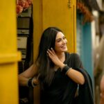 Priyanka Sarkar Instagram - @ami_baundule @makeupbybithikabenia @moumitasani @bhaskar5100 @abhireporting #KolkataClassic ...