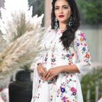 Priyanka Sarkar Instagram - Wearing @qwomanindia ... @somnath_roy_photography @fashiondoctor_official @sumanganguly2022 @moumitasani