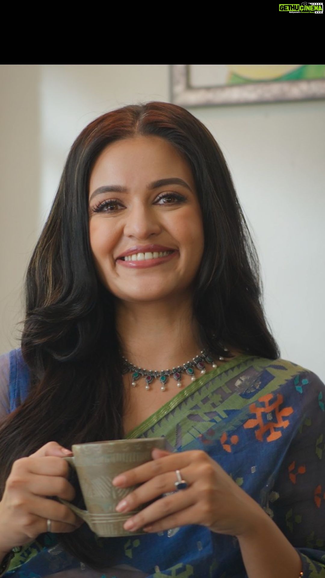 Priyanka Sarkar Instagram - পুজো মানে খাওয়া-দাওয়া নাকি প্যান্ডেলে বসে আড্ডা দেওয়া? আবাসনের পুজোয় উৎসবের রঙ ফুটে উঠবে বাঙালির চয়েসে তাই নিজের পছন্দের আবাসনের পুজোকে ভোট করুন আর জিতিয়ে দিন Berger Priyo Pujoর শিরোপা !! Vote for your Priyo Pujo 2023. Now also on WhatsApp !! Options to vote: 1. Type Vote and send to +91 91473 31129* on WhatsApp. 2. Write the Pujo ID directly on the WhatsApp number +91 91473 31129 and select YES to vote. 3. Click the respective links below as per your choice, and select your preferred channel to vote. (Facebook, Twitter, WhatsApp) Barowari Pujo -https://www.bergerpriyopujo.com/priyo-pujo-kolkata Abashon Pujo - https://www.bergerpriyopujo.com/priyo-abashan-pujo-kolkata Share and Vote May the best Pujo win!! #ApnarPujoApnarChoice #pujo2023 #durgapuja #bergerpriyopujo #festive #maadurga #berger Kolkata