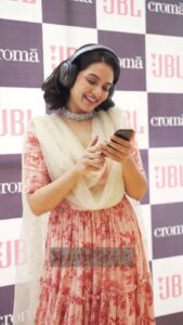 Priyanka Sarkar Instagram - Pujo is almost here! Just a few more days to go! And you know what that means. PRE-PUJO SHOPPING SPREE!!🛍️ I found the gift of #PerfectSound right here at @croma.retail Newtown! Come check out the JBL Tune Series, Live 770 NC, and the premium JBL Tour One M2 Headphones🎧🎶 You too can celebrate Pujo with #PerfectSound and @JBLIndia's special festive offers. Get 10% instant cashback OR one EMI free with no cost EMI (EMI starts from INR 2999)😲🤌 #JBLxPriyanka #DurgaPujo #Pujo #PujoShopping #JBLSound #PujoPreparations #Celebrations #FestiveOffers
