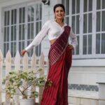 Priyanka Sarkar Instagram – ❤️🤍❤️🤍❤️ …
@priyagopalbishoyiofficial
@sanjibghoshphotography
@fashiondoctor_official
@makeupbysumanganguly
@moumitasani