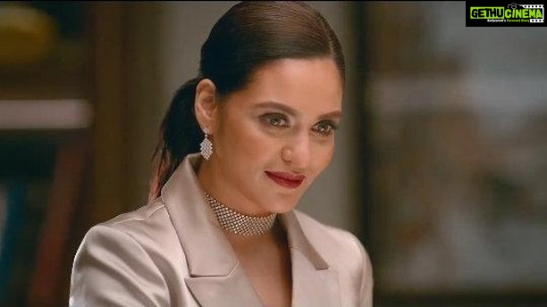 Priyanka Sarkar Instagram - Elevate Your Glamour, Embrace Your Confidence! 💎✨ 'Heer' by @mpj_jewellers_official is more than just jewelry; It's a statement of your inner radiance and unwavering confidence. Sparkle with every step and shine with self-assured elegance. 💍💖 #MPJJewellers #HeerCollection #DiamondGlamour