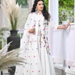 Priyanka Sarkar Instagram - Wearing @qwomanindia ... @somnath_roy_photography @fashiondoctor_official @sumanganguly2022 @moumitasani