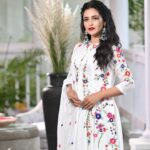 Priyanka Sarkar Instagram - Wearing @qwomanindia ... @somnath_roy_photography @fashiondoctor_official @sumanganguly2022 @moumitasani