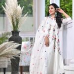 Priyanka Sarkar Instagram - 🌿🌿🌿 Wearing @qwomanindia Clicked by @somnath_roy_photography Makeup @makeupbysumanganguly Hair @moumitasani Styled by @fashiondoctor_official