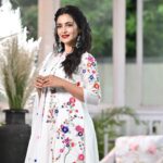 Priyanka Sarkar Instagram - 🌿🌿🌿 Wearing @qwomanindia Clicked by @somnath_roy_photography Makeup @makeupbysumanganguly Hair @moumitasani Styled by @fashiondoctor_official