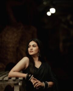 Priyanka Sarkar Instagram - 🖤🩶🤍🩶🖤 ...

#KolkataClassic ...
