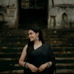 Priyanka Sarkar Instagram - 🖤🩶🤍🩶🖤 ... #KolkataClassic ...