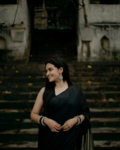 Priyanka Sarkar Instagram - 🖤🩶🤍🩶🖤 ...

#KolkataClassic ...