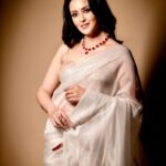 Priyanka Sarkar Instagram - #EventReady ... with @makeupbysumanganguly @moumitasani @fashiondoctor_official @imsayandey @bhaskar5100 @abhireporting ...